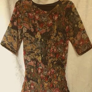 439 WOMAN mini dress, lots of flowers all over. Beautiful! Sz.L Made in Turkey